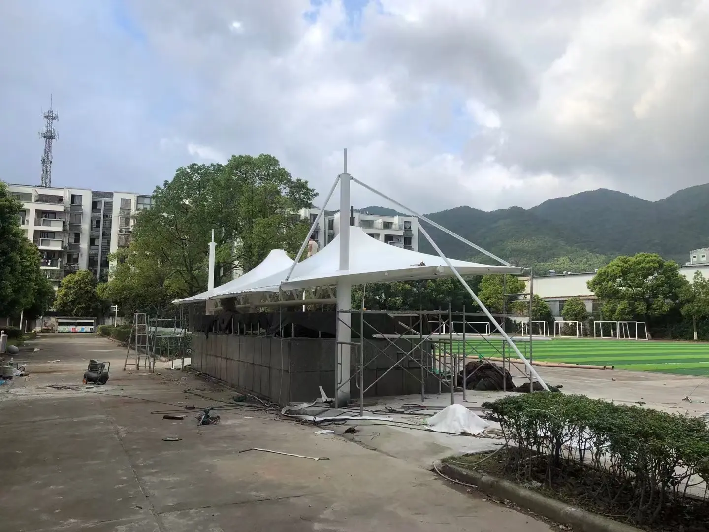 2026年贵州六枝特停车棚球场棚改造纪实:老旧雨棚换新,运维压力怎么降